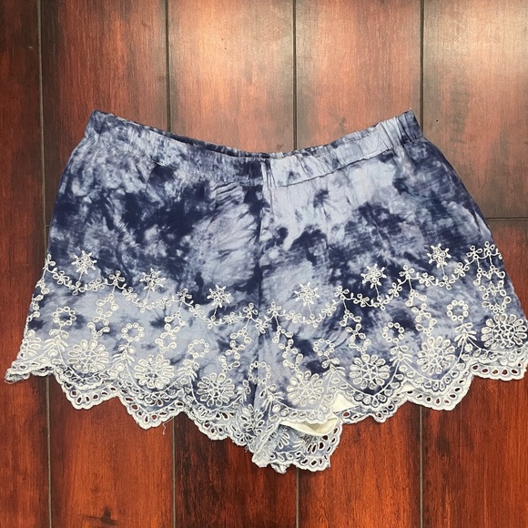 Kendall & Kylie Tye Dye Shorts - Picture 1 of 2